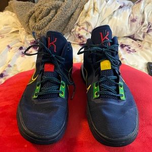 Nike Kyrie Flytrap 4 Basketball Shoes size 11
